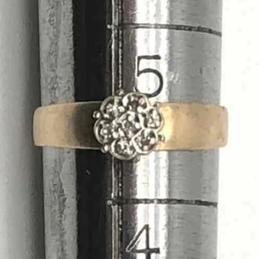 10kt Solid Gold Elegant Diamond Cluster Vintage Ring Size 5 - Picture 5 of 11